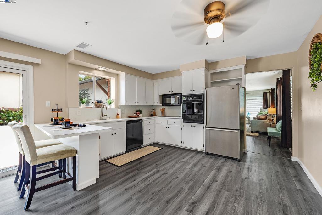 San Leandro, California, 94579, United States, 3 Bedrooms Bedrooms, ,1 BathroomBathrooms,Residential,For Sale,1921969