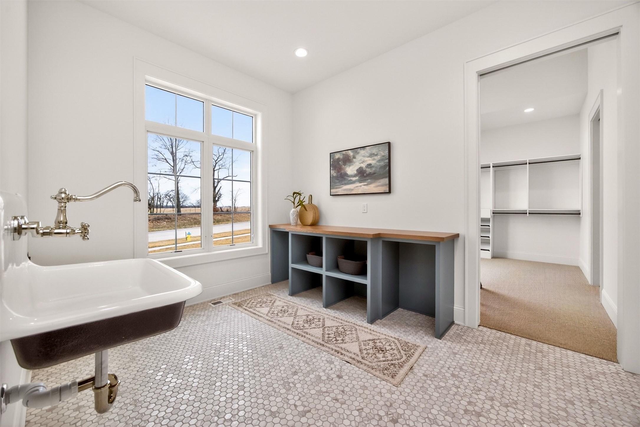 Pella, Iowa, 50219, United States, 5 Bedrooms Bedrooms, ,5 BathroomsBathrooms,Residential,For Sale,2019624