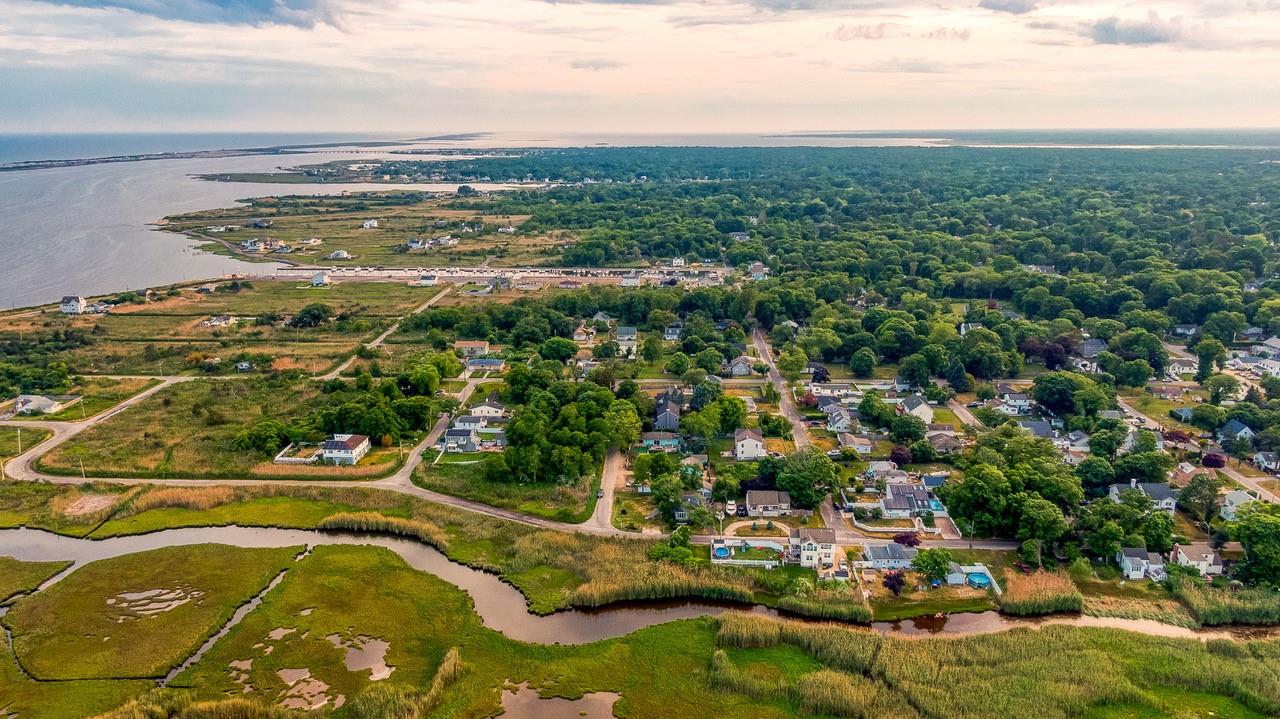 Mastic Beach, New York, 11951, United States, 4 Bedrooms Bedrooms, ,4 BathroomsBathrooms,Residential,For Sale,1975378