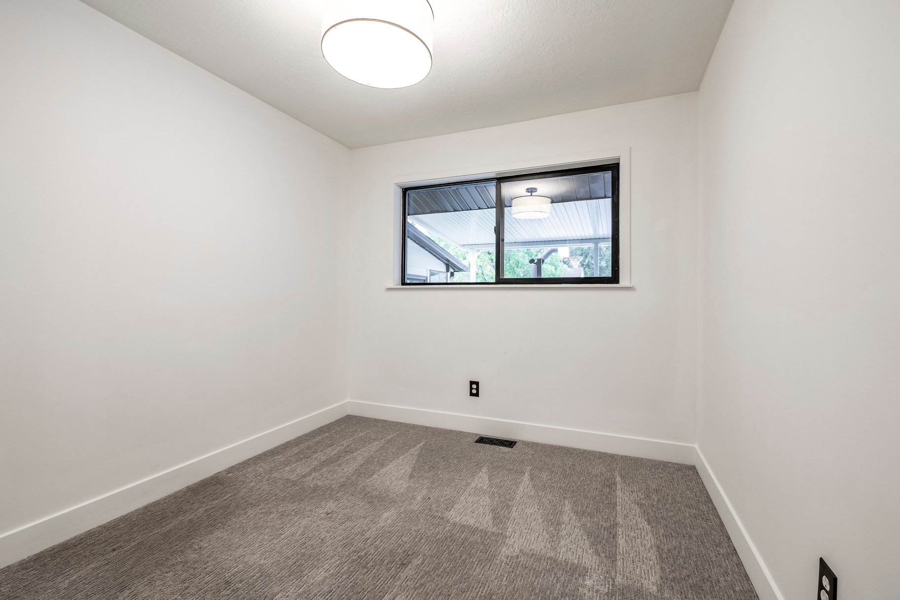  Private 0.34-Acre Modern Murray Rambler - 物件實景