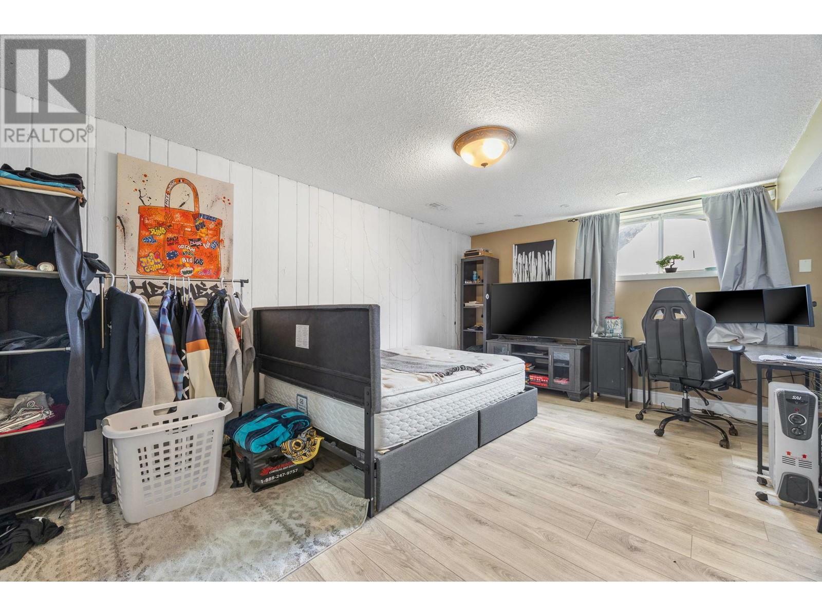 WEST KELOWNA, British Columbia, V1Z 1Z4, CA, 5 Bedrooms Bedrooms, ,1 BathroomBathrooms,Residential,For Sale,1836903