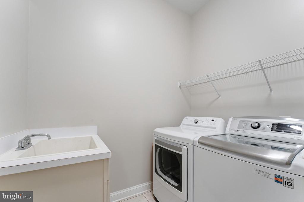 Fairfax, Virginia, 22033, United States, 6 Bedrooms Bedrooms, ,6 BathroomsBathrooms,Residential,For Sale,1973786