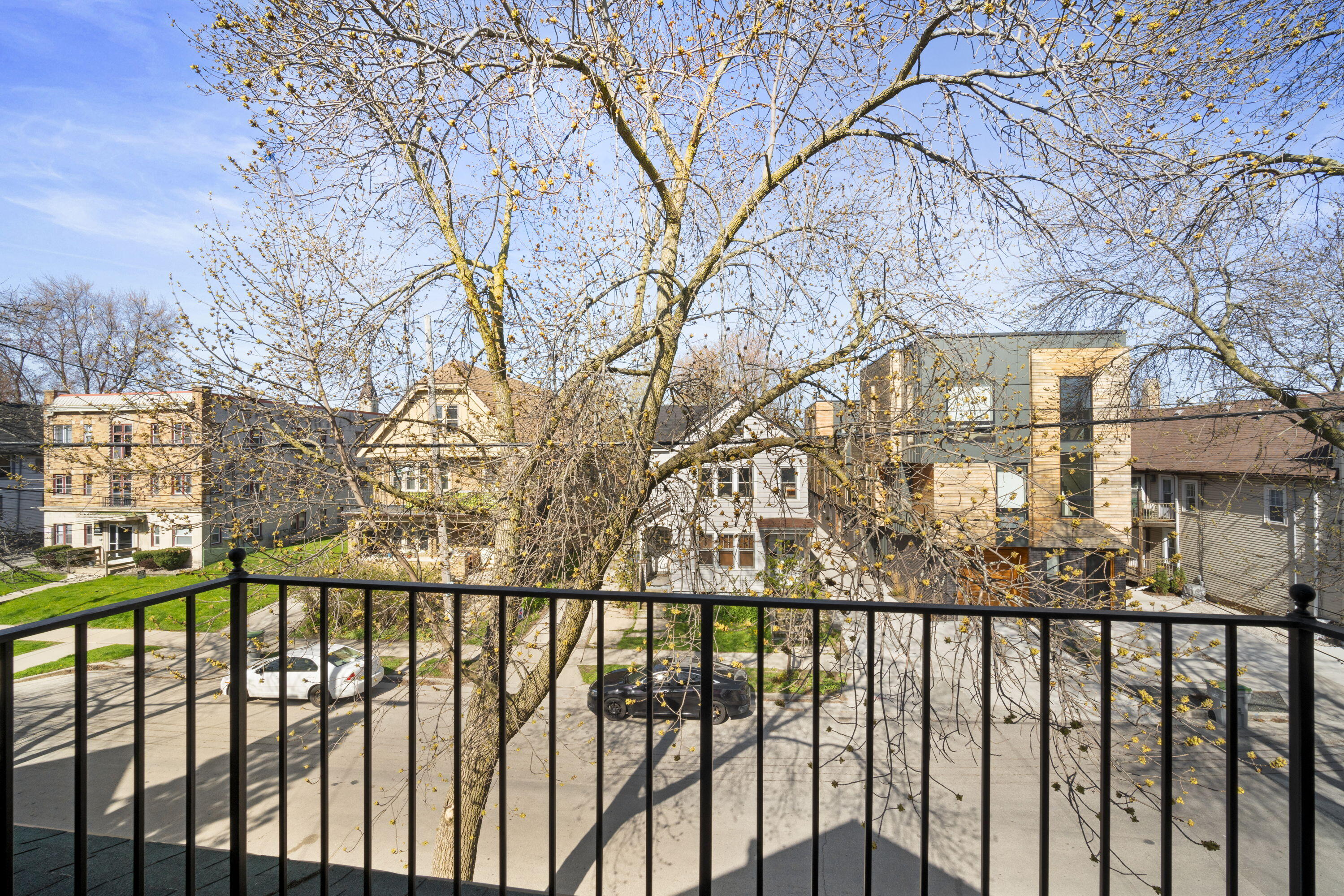 Milwaukee, Wisconsin, 53202, United States, 3 Bedrooms Bedrooms, ,3 BathroomsBathrooms,Residential,For Sale,1982792