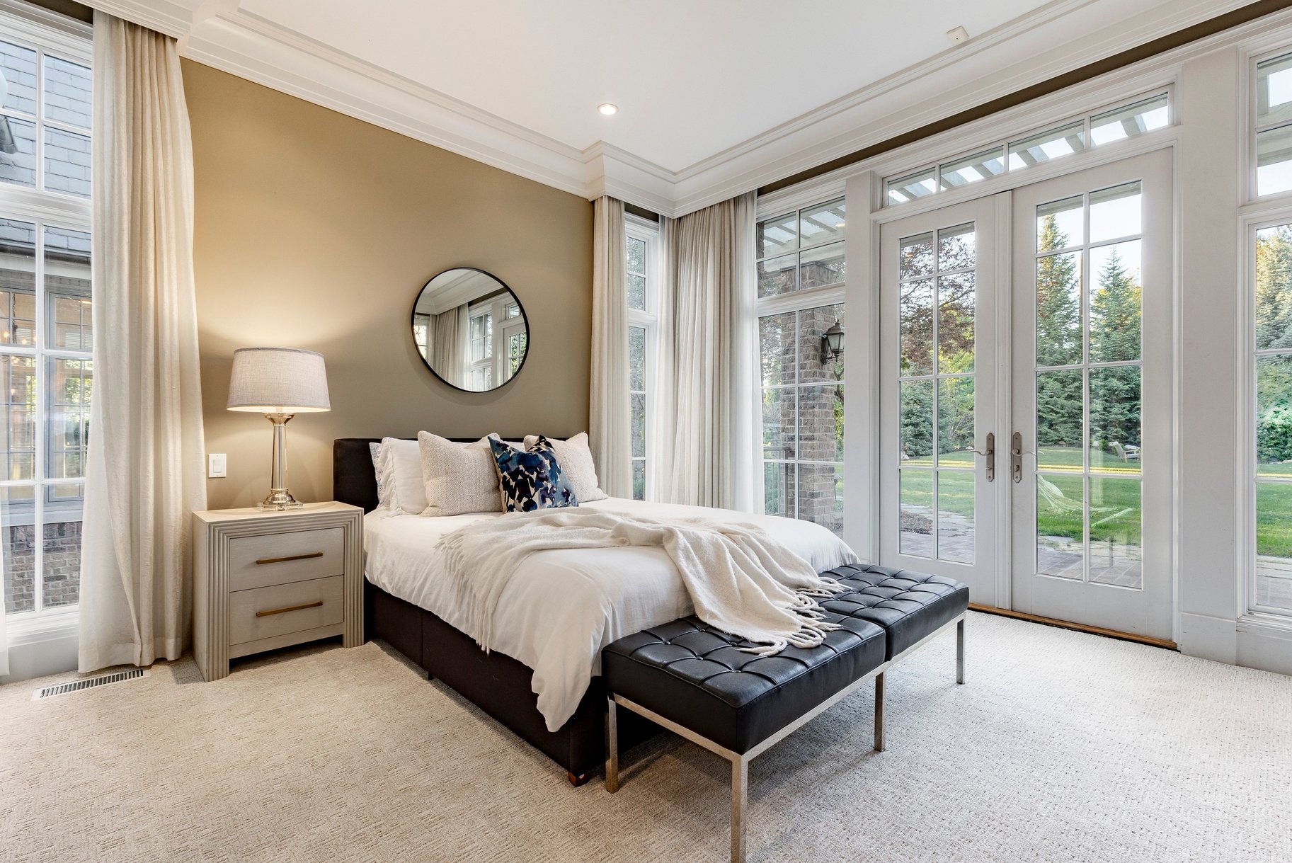  Stunning Custom Build on Millcreek Way - 物件實景