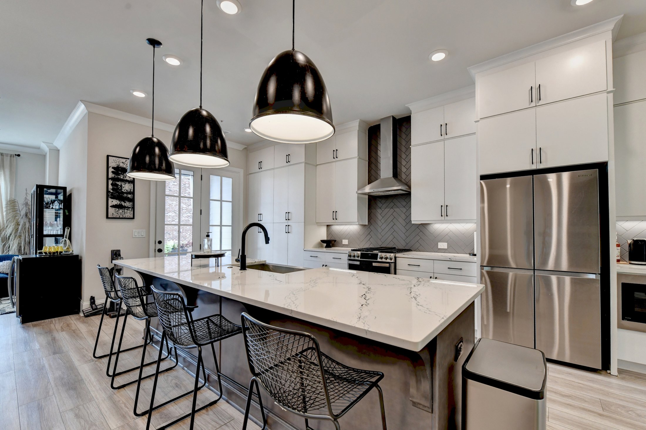  Welcome Home to this Magnificent Three-Story Townhome - 物件實景