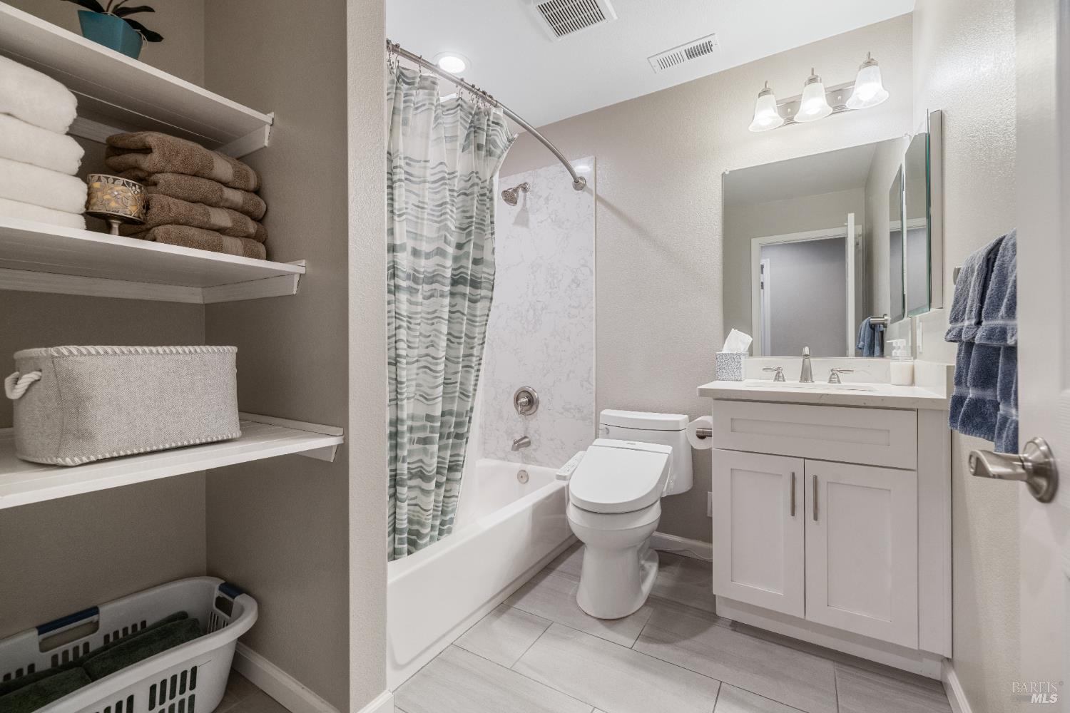 Petaluma, California, 94952, United States, 3 Bedrooms Bedrooms, ,2 BathroomsBathrooms,Residential,For Sale,1914314