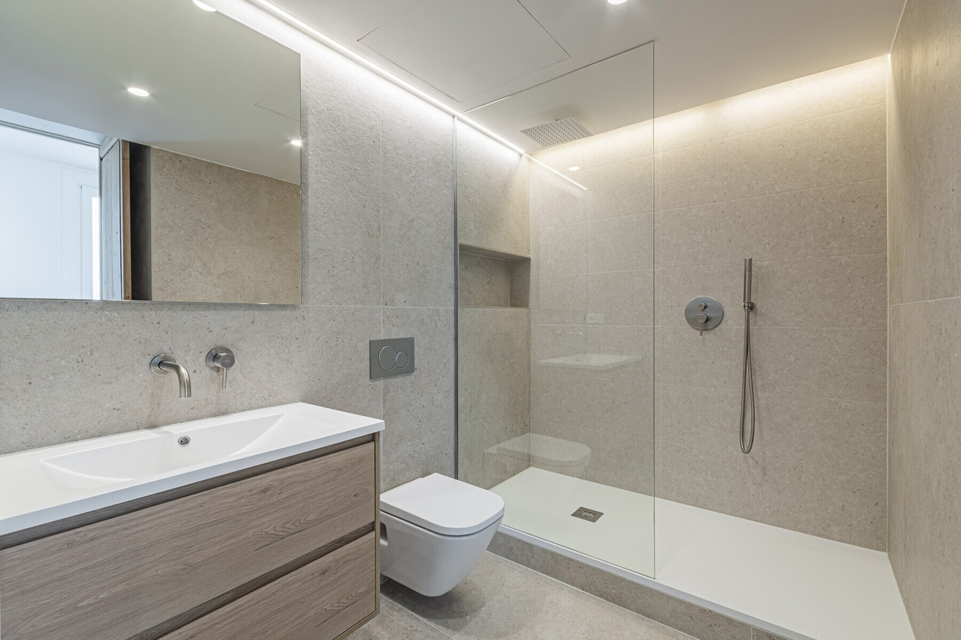 Exclusive brand new property in Girona pedestrian street in Quadrat d