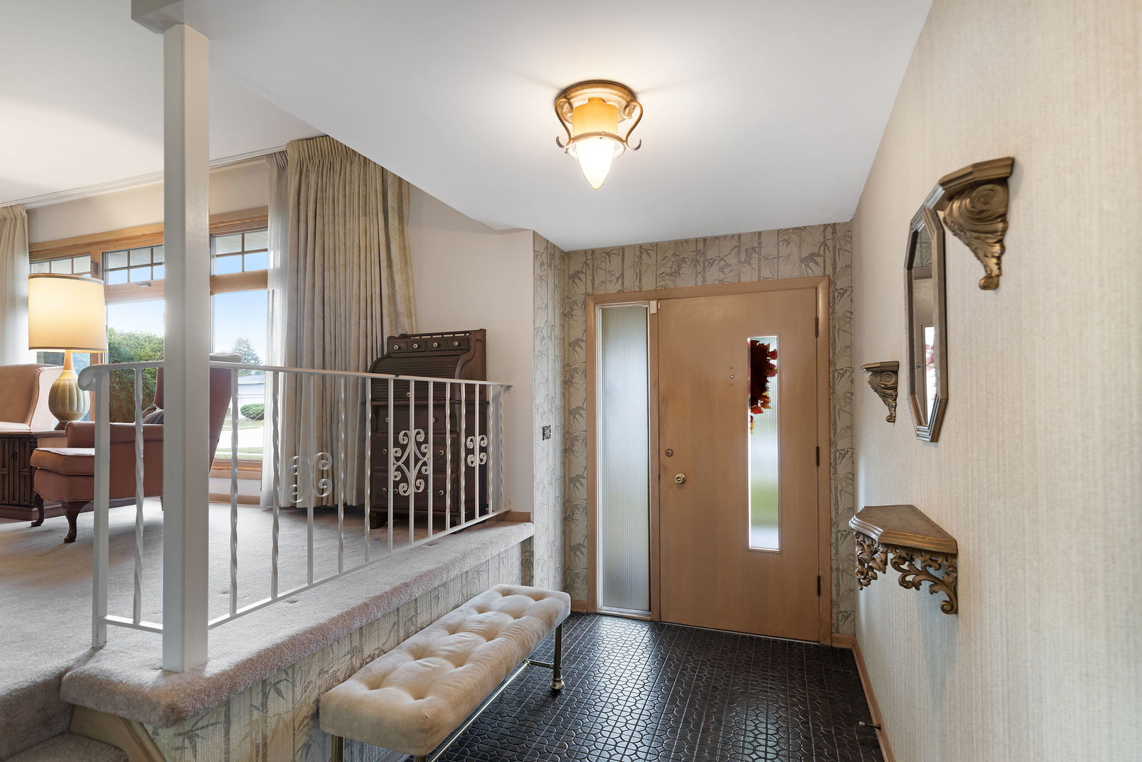 Des plaines, Illinois, 60016, United States, 3 Bedrooms Bedrooms, ,3 BathroomsBathrooms,Residential,For Sale,1991733