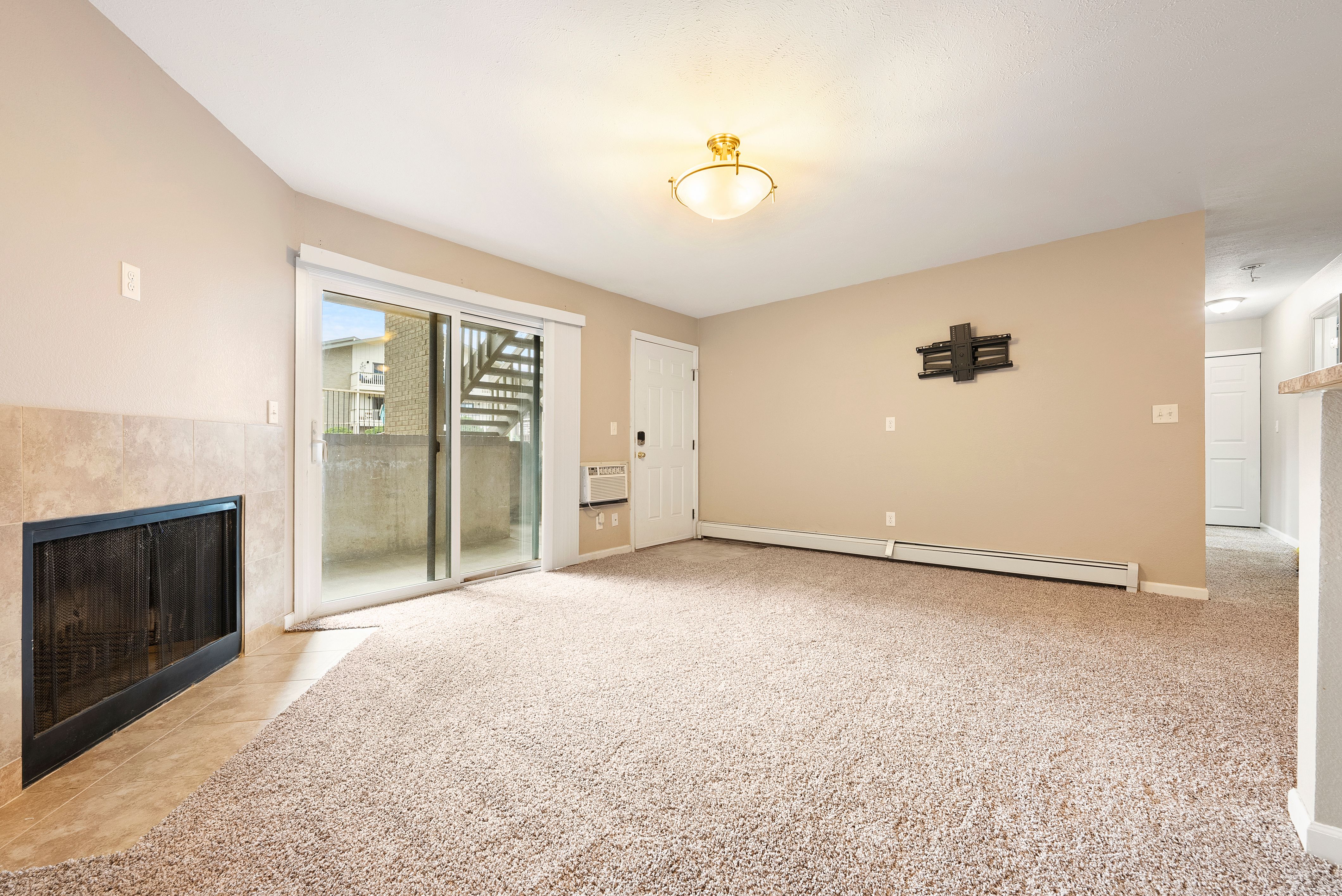  Effortless Living in This 2 Bed 2 Bath Condo - 物件實景