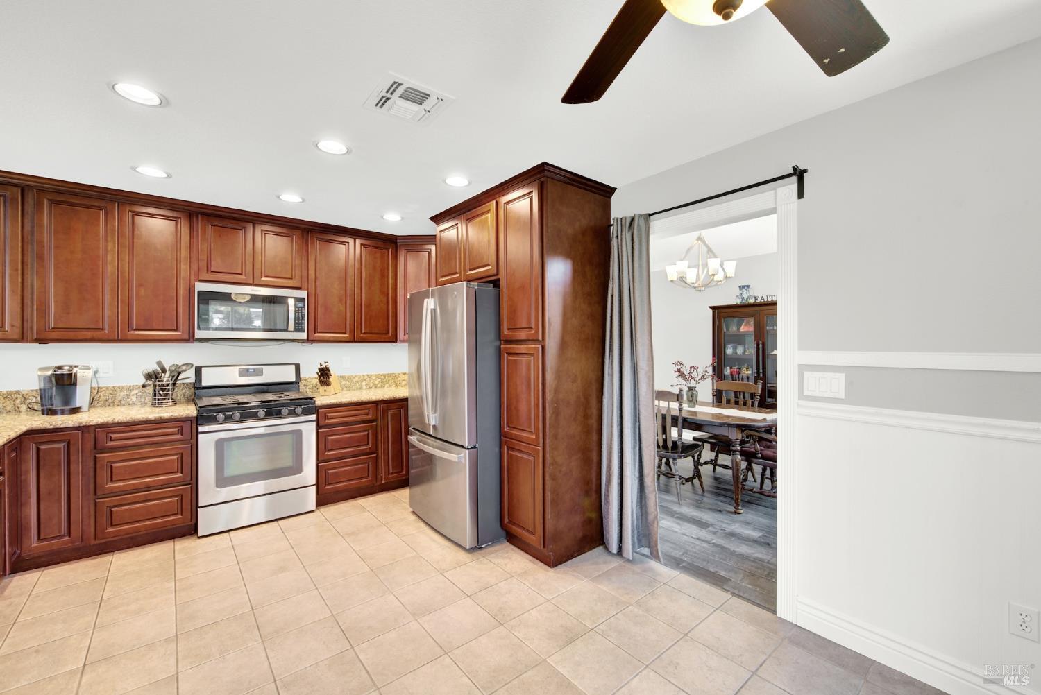 Vacaville, California, 95687, United States, 4 Bedrooms Bedrooms, ,3 BathroomsBathrooms,Residential,For Sale,1856071