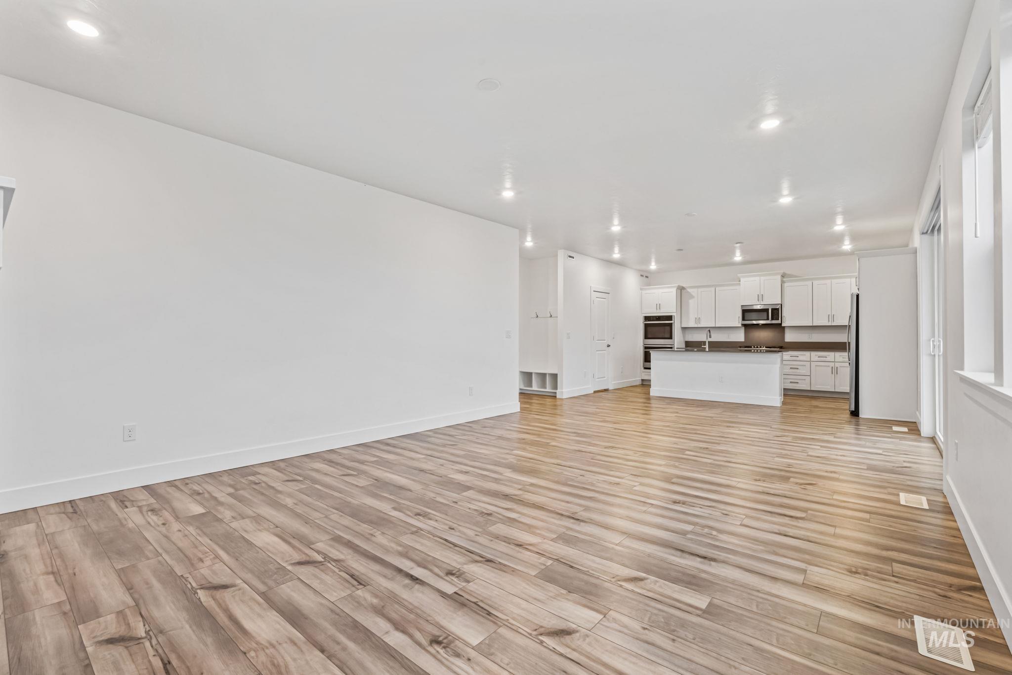 Caldwell, Idaho, 83607, United States, 4 Bedrooms Bedrooms, ,3 BathroomsBathrooms,Residential,For Sale,2005985