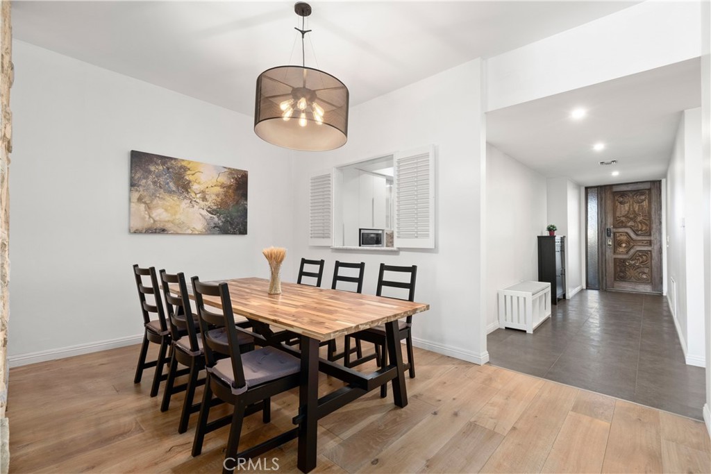 Beverly Hills, California, 90212, United States, 2 Bedrooms Bedrooms, ,2 BathroomsBathrooms,Residential,For Sale,1912615