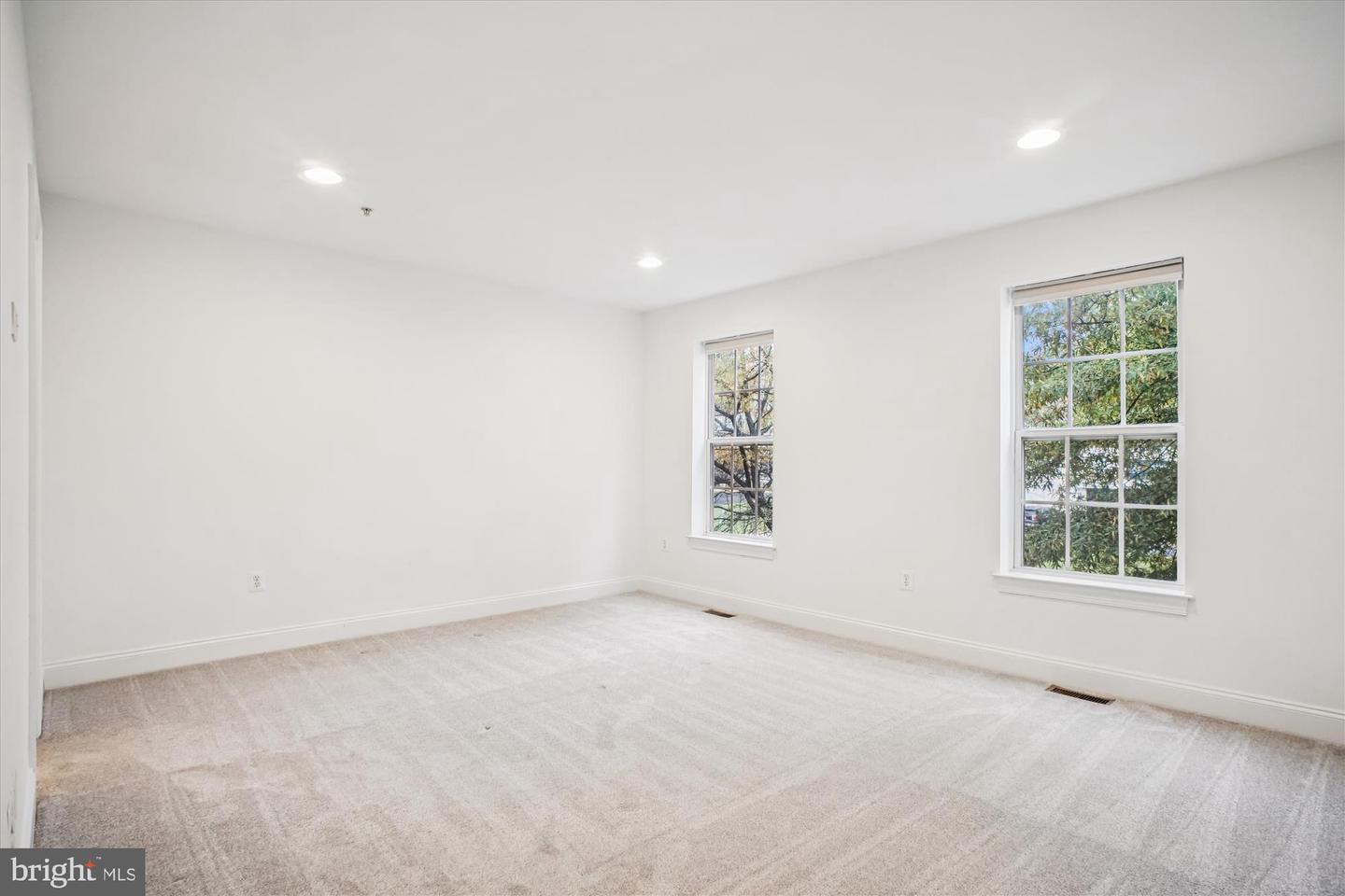 Falls Church, Virginia, 22042, United States, 3 Bedrooms Bedrooms, ,2 BathroomsBathrooms,Residential,For Sale,2001644