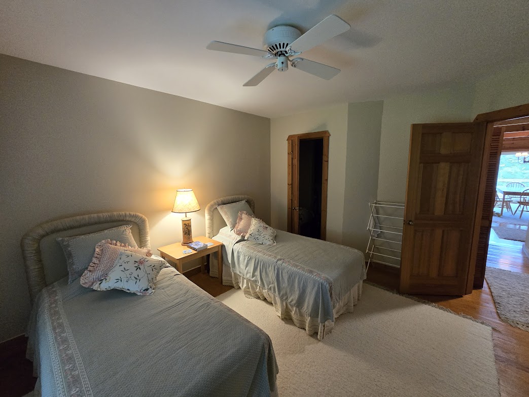 Warrensville, North Carolina, 28693, United States, 2 Bedrooms Bedrooms, ,2 BathroomsBathrooms,Residential,For Sale,1982340