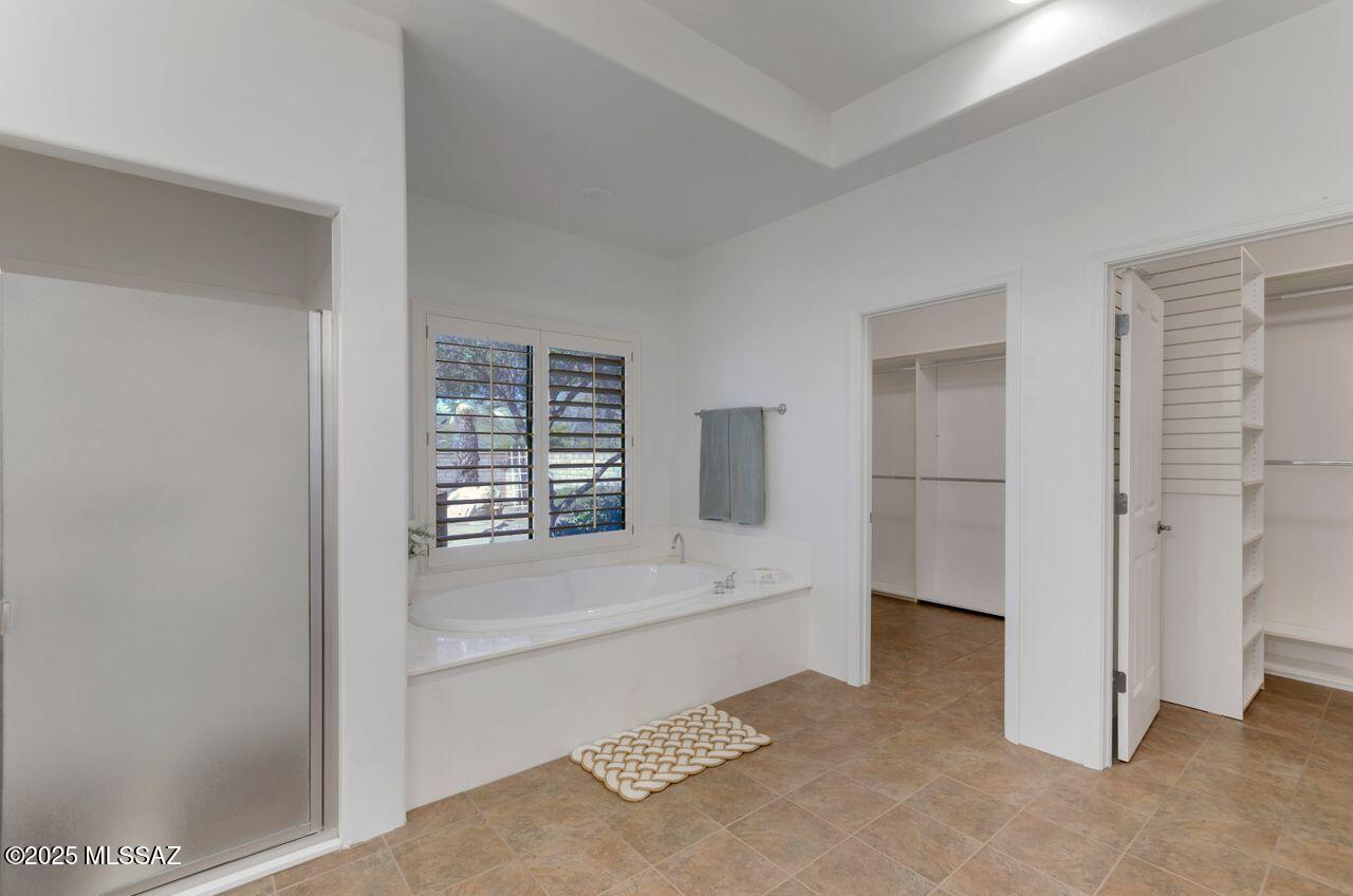 Tucson, Arizona, 85712, United States, 4 Bedrooms Bedrooms, ,4 BathroomsBathrooms,Residential,For Sale,1850331