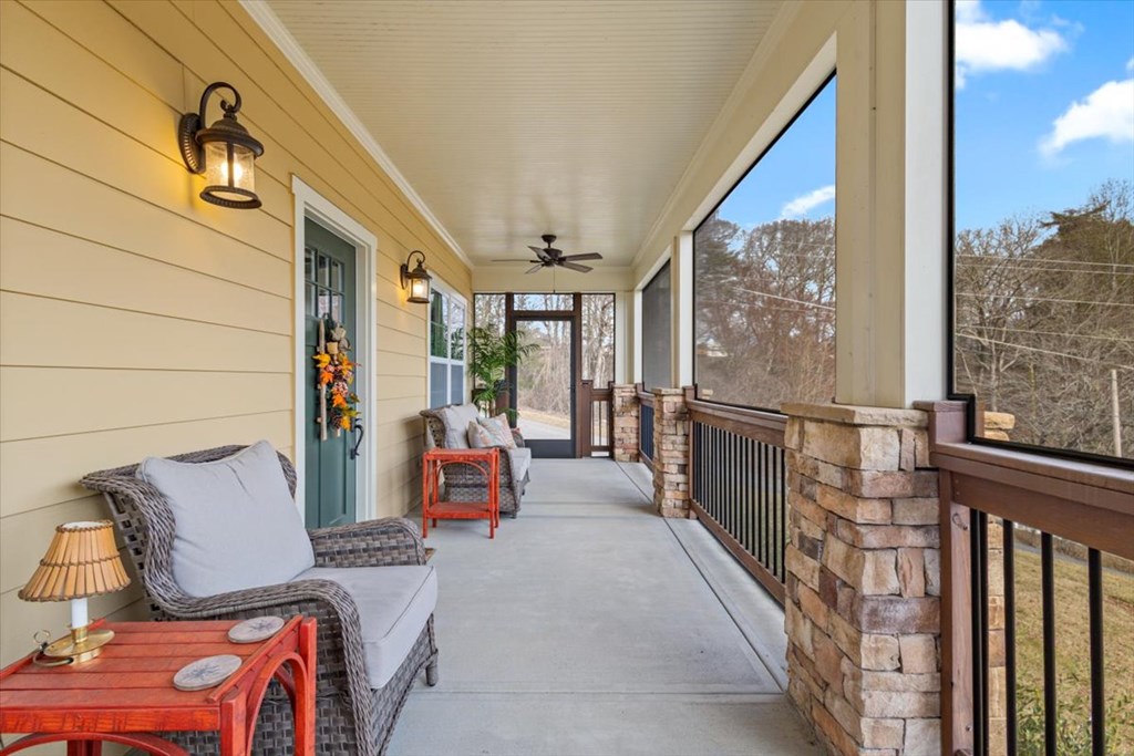 Blue Ridge, Georgia, 30513, United States, 3 Bedrooms Bedrooms, ,2 BathroomsBathrooms,Residential,For Sale,1979070