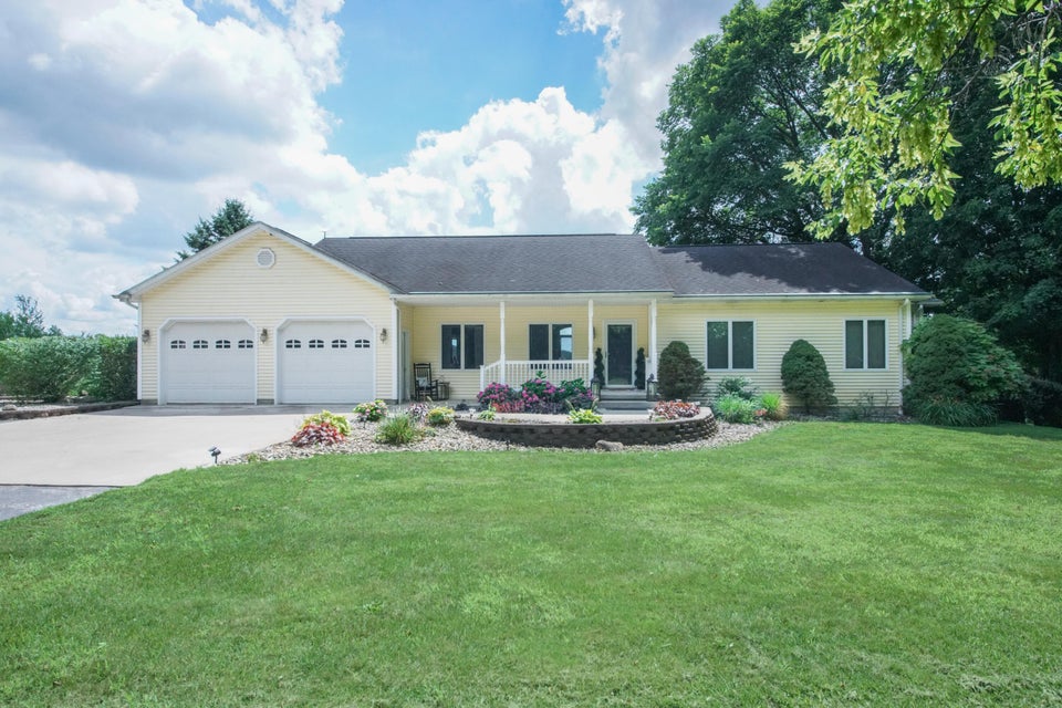 Eau Claire, Michigan, 49111, United States, 4 Bedrooms Bedrooms, ,4 BathroomsBathrooms,Residential,For Sale,1906771