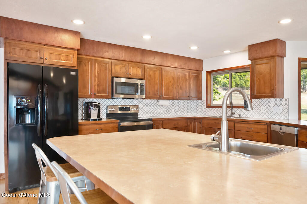 Priest River, Idaho, 83856, United States, 5 Bedrooms Bedrooms, ,4 BathroomsBathrooms,Residential,For Sale,1770577