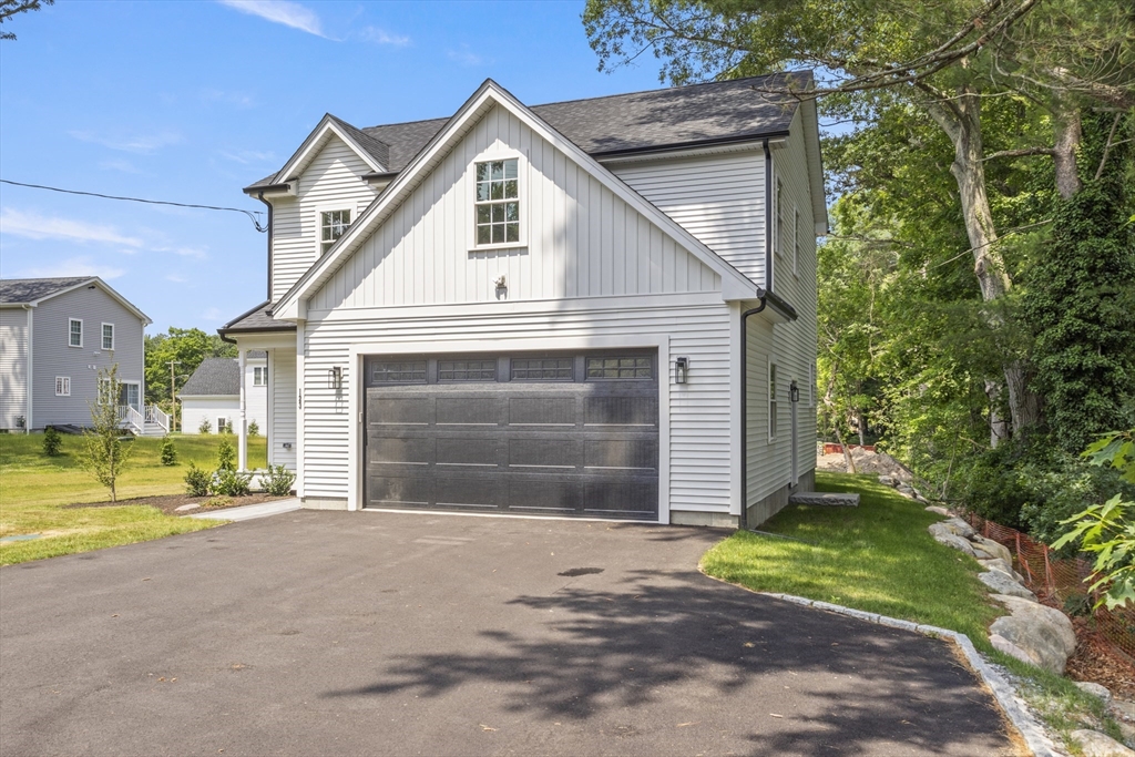 Attleboro, Massachusetts, 02703, United States, 4 Bedrooms Bedrooms, ,3 BathroomsBathrooms,Residential,For Sale,1924385