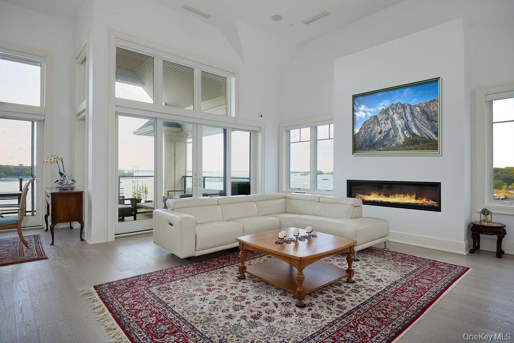 New Rochelle, New York, 10805, United States, 3 Bedrooms Bedrooms, ,4 BathroomsBathrooms,Residential,For Sale,1942227