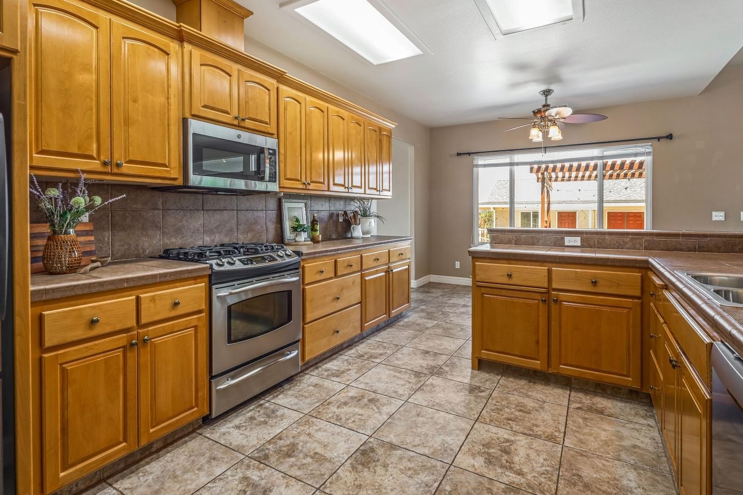 Valley Springs, California, 95252, United States, 3 Bedrooms Bedrooms, ,4 BathroomsBathrooms,Residential,For Sale,1981868