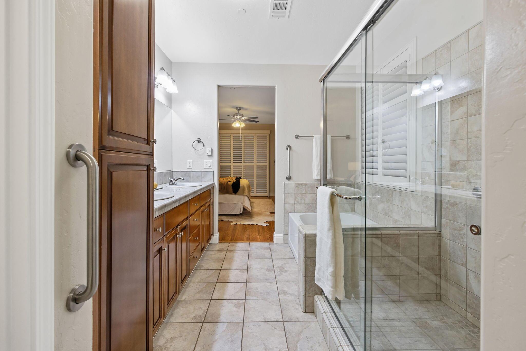 Visalia, California, 93277, United States, 3 Bedrooms Bedrooms, ,2 BathroomsBathrooms,Residential,For Sale,1937034