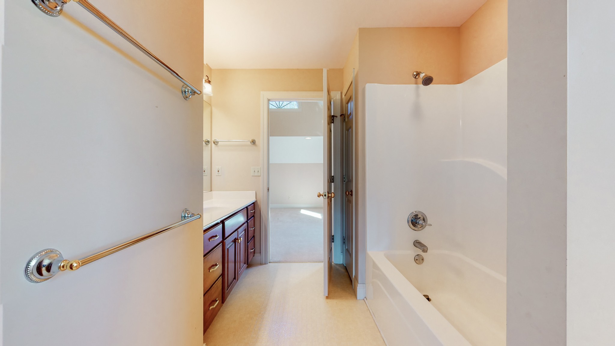 Tullahoma, Tennessee, 37388, United States, 6 Bedrooms Bedrooms, ,5 BathroomsBathrooms,Residential,For Sale,1978966