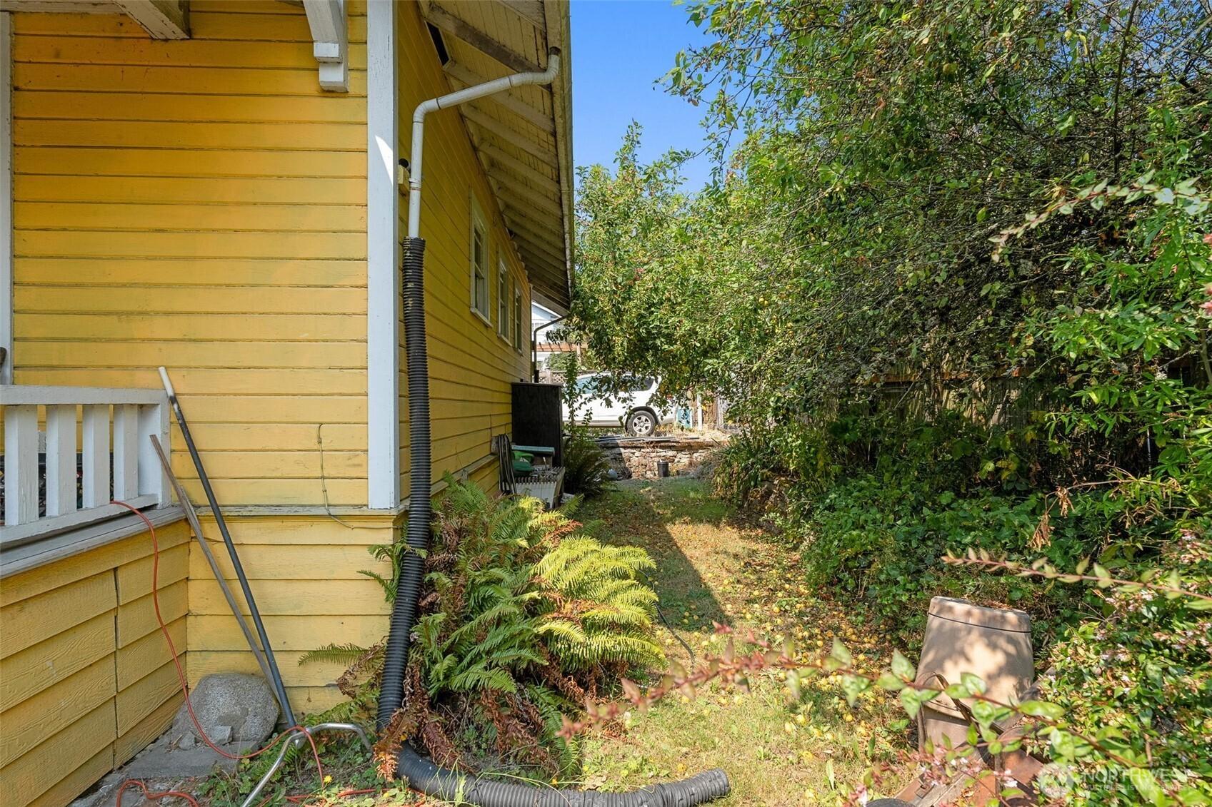 SEATTLE, Washington, 98144, United States, 2 Bedrooms Bedrooms, ,1 BathroomBathrooms,Residential,For Sale,1941790