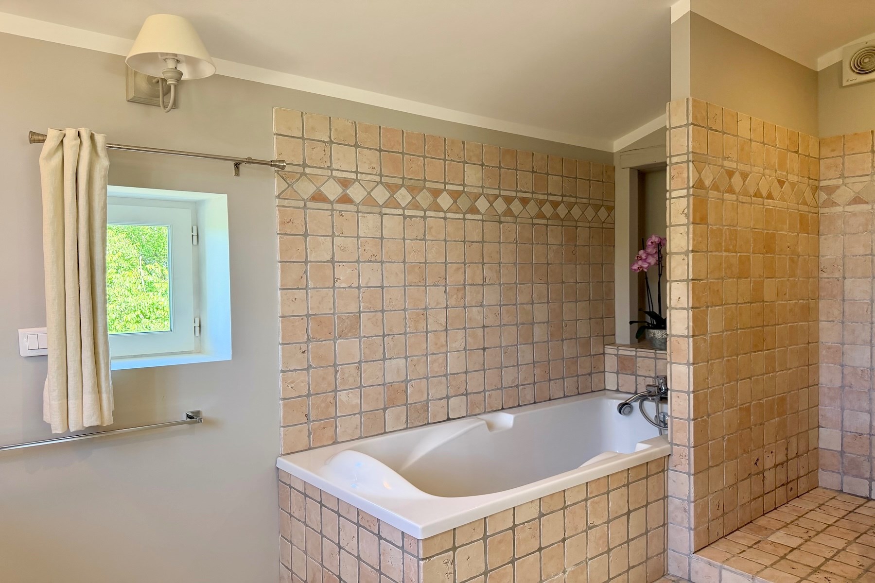  Character farmhouse near Uzès with swimming pool, landscaped garden and beautif… - 物件實景