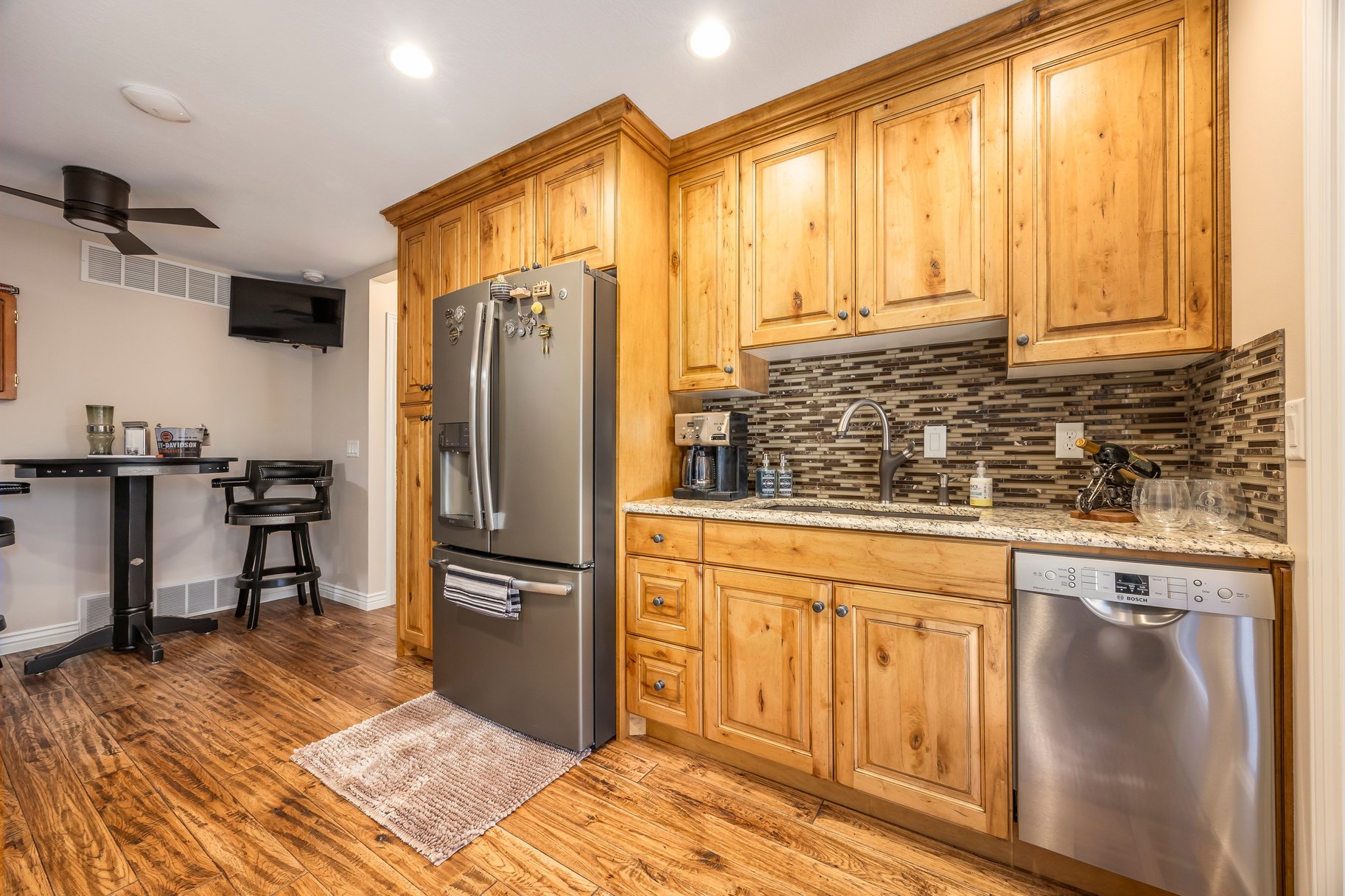  Custom South Jordan Rambler with Koi Pond, RV Parking & ADU Apartment - 物件實景