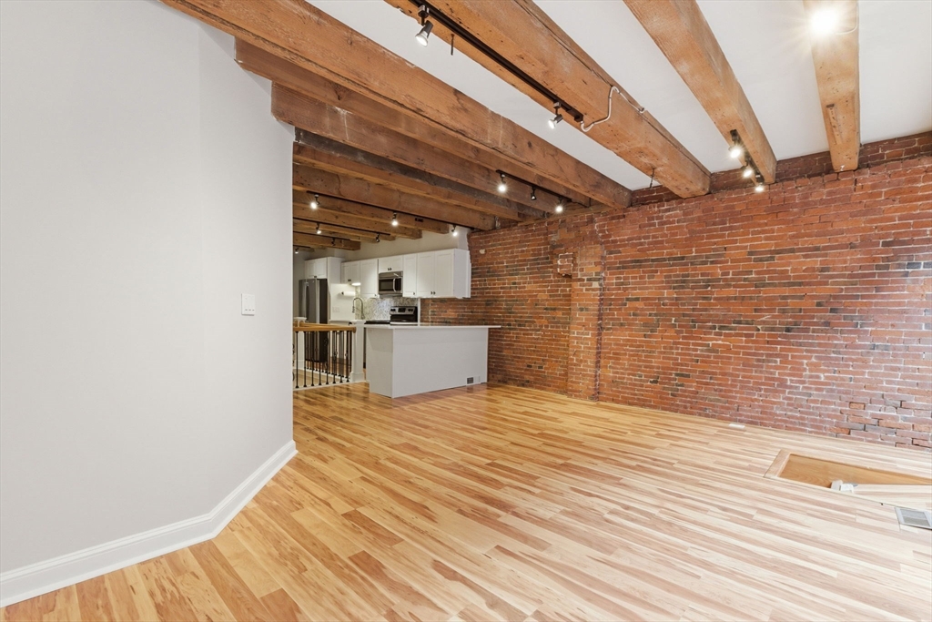 Boston, Massachusetts, 02109, United States, 2 Bedrooms Bedrooms, ,1 BathroomBathrooms,Residential,For Sale,2034502