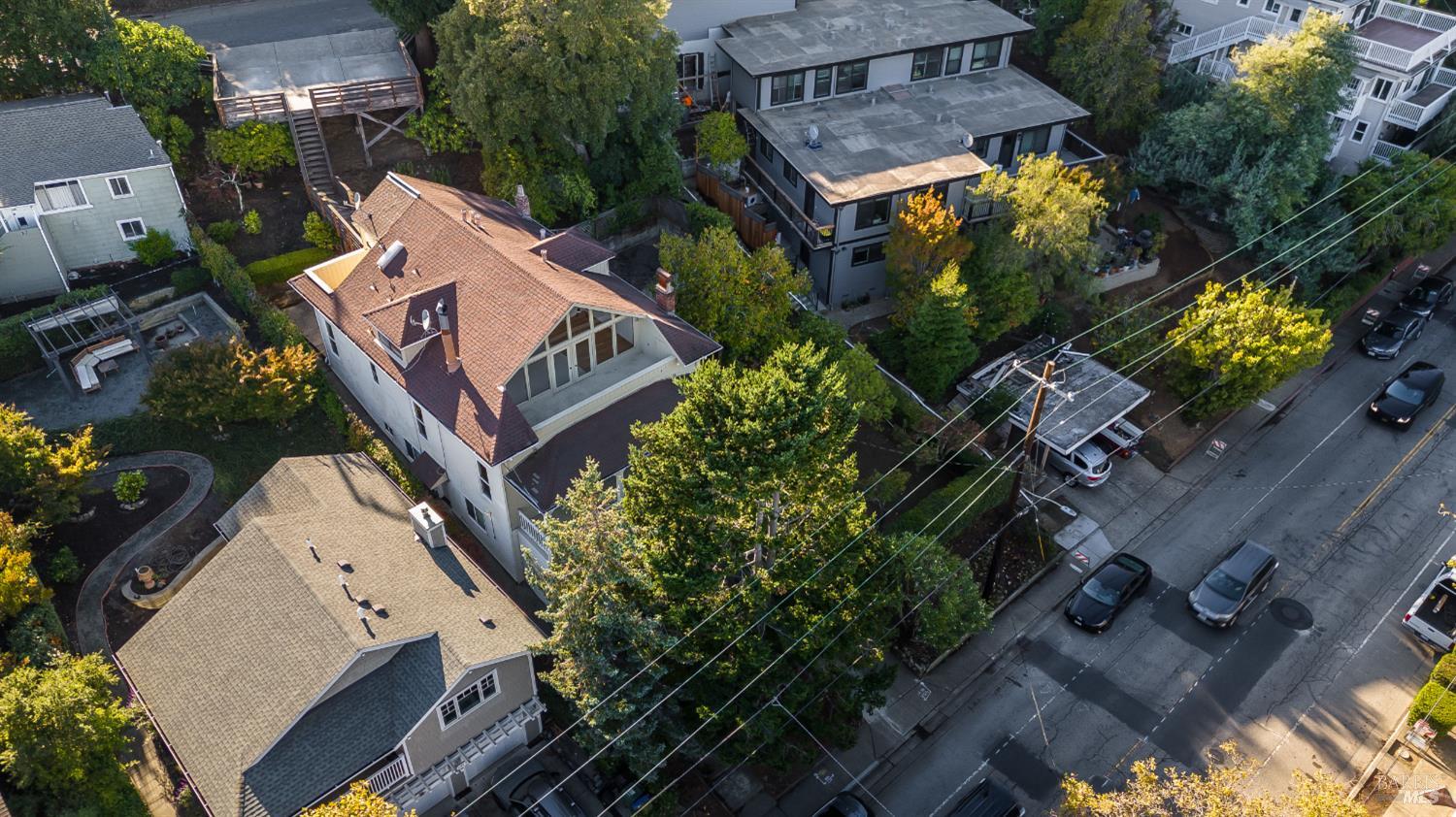 Corte Madera, California, 94925, United States, 6 Bedrooms Bedrooms, ,3 BathroomsBathrooms,Residential,For Sale,1986479