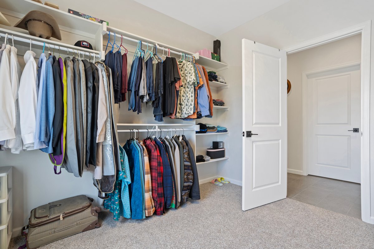 Cheyenne, Wyoming, 82009, United States, 5 Bedrooms Bedrooms, ,3 BathroomsBathrooms,Residential,For Sale,1982356