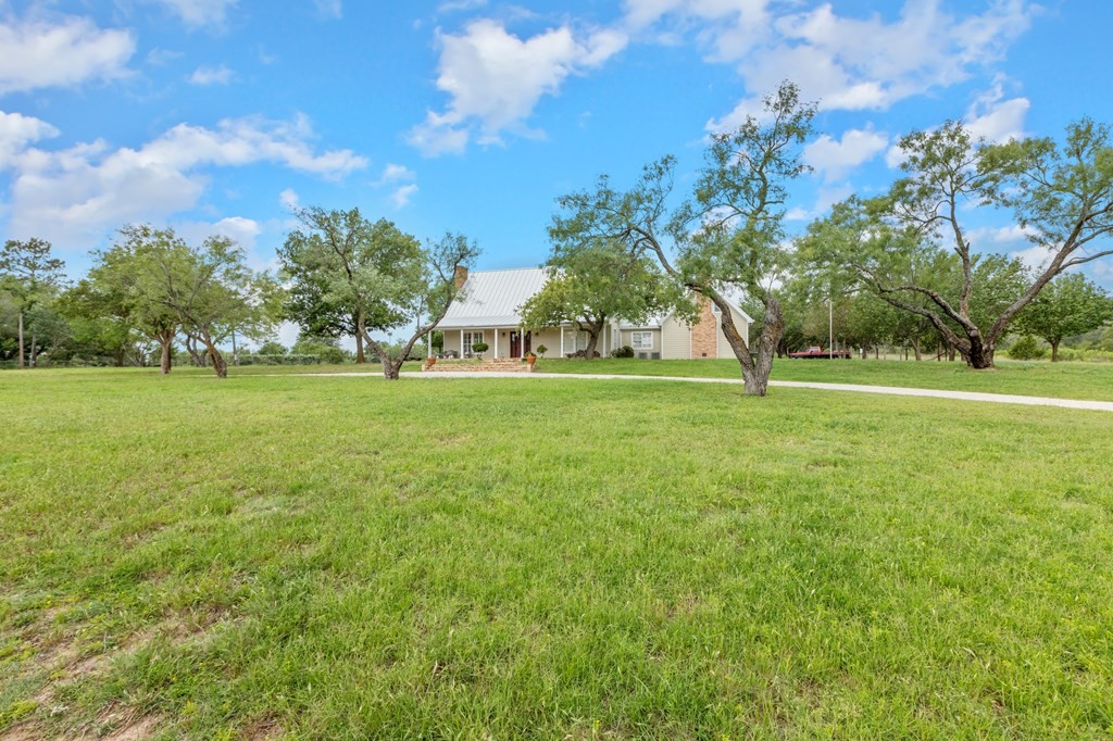 405 405 Frederick Rd, Fredericksburg, Texas, 78624, United States, 5 Bedrooms Bedrooms, ,5 BathroomsBathrooms,Residential,For Sale,405 405 Frederick Rd,1413377