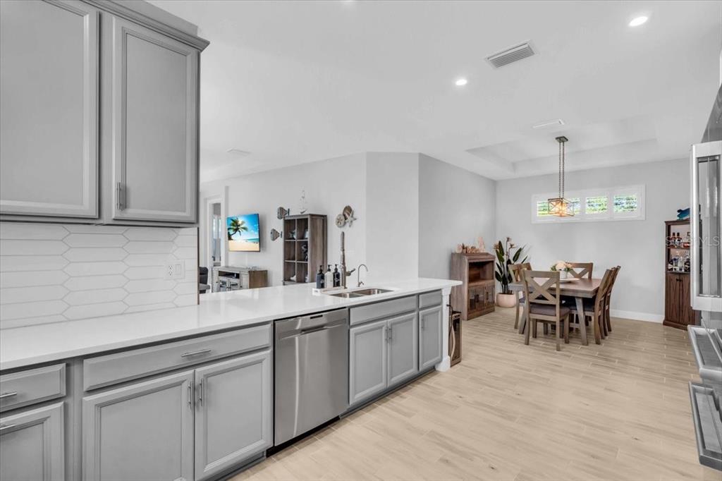 Palmetto, Florida, 34221, United States, 3 Bedrooms Bedrooms, ,2 BathroomsBathrooms,Residential,For Sale,1901922