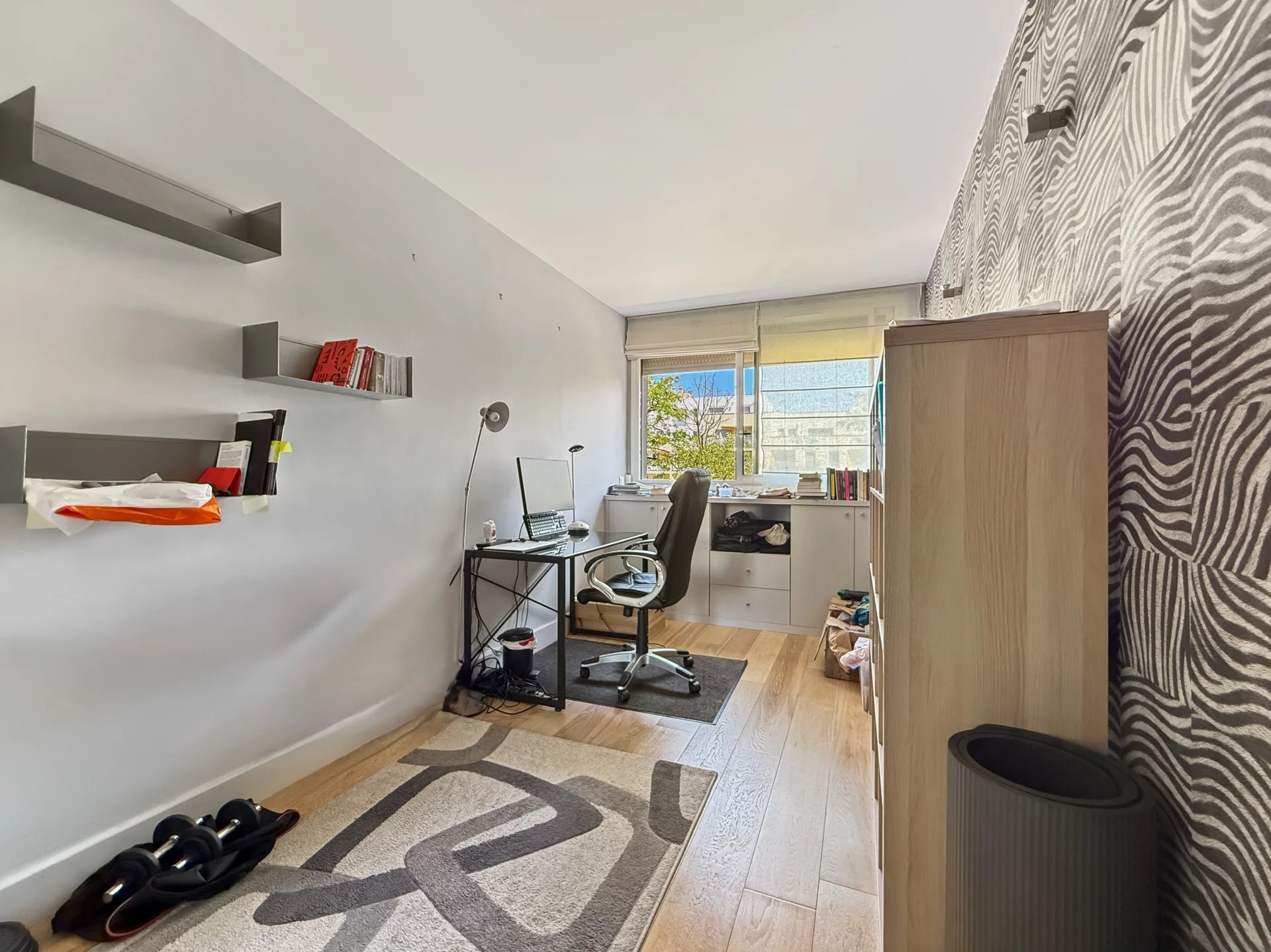 Suresnes, Île-de-France, 92150, FR, 3 Bedrooms Bedrooms, ,3 BathroomsBathrooms,Residential,For Sale,1933356