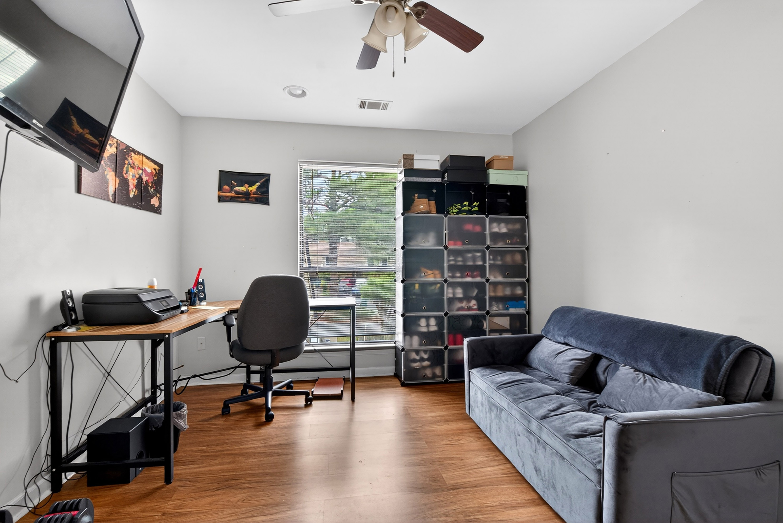  Townhouse-style Condo Offers Solid Value and Strong Upside Potential - 物件實景