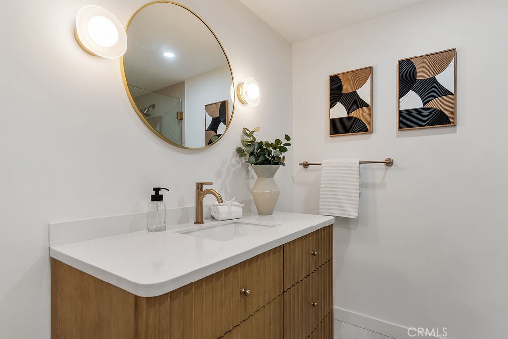 Long Beach, California, 90802, United States, 2 Bedrooms Bedrooms, ,2 BathroomsBathrooms,Residential,For Sale,1994707