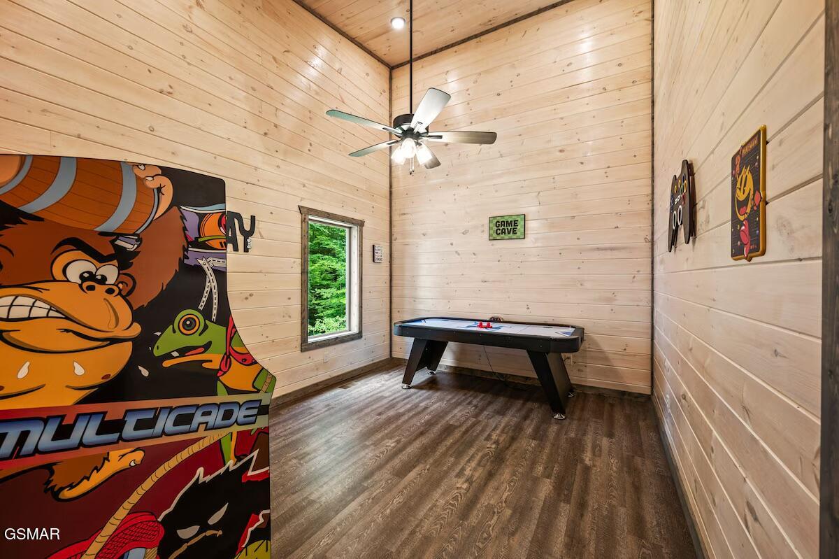 Gatlinburg, Tennessee, 37738, United States, 4 Bedrooms Bedrooms, ,5 BathroomsBathrooms,Residential,For Sale,2048286