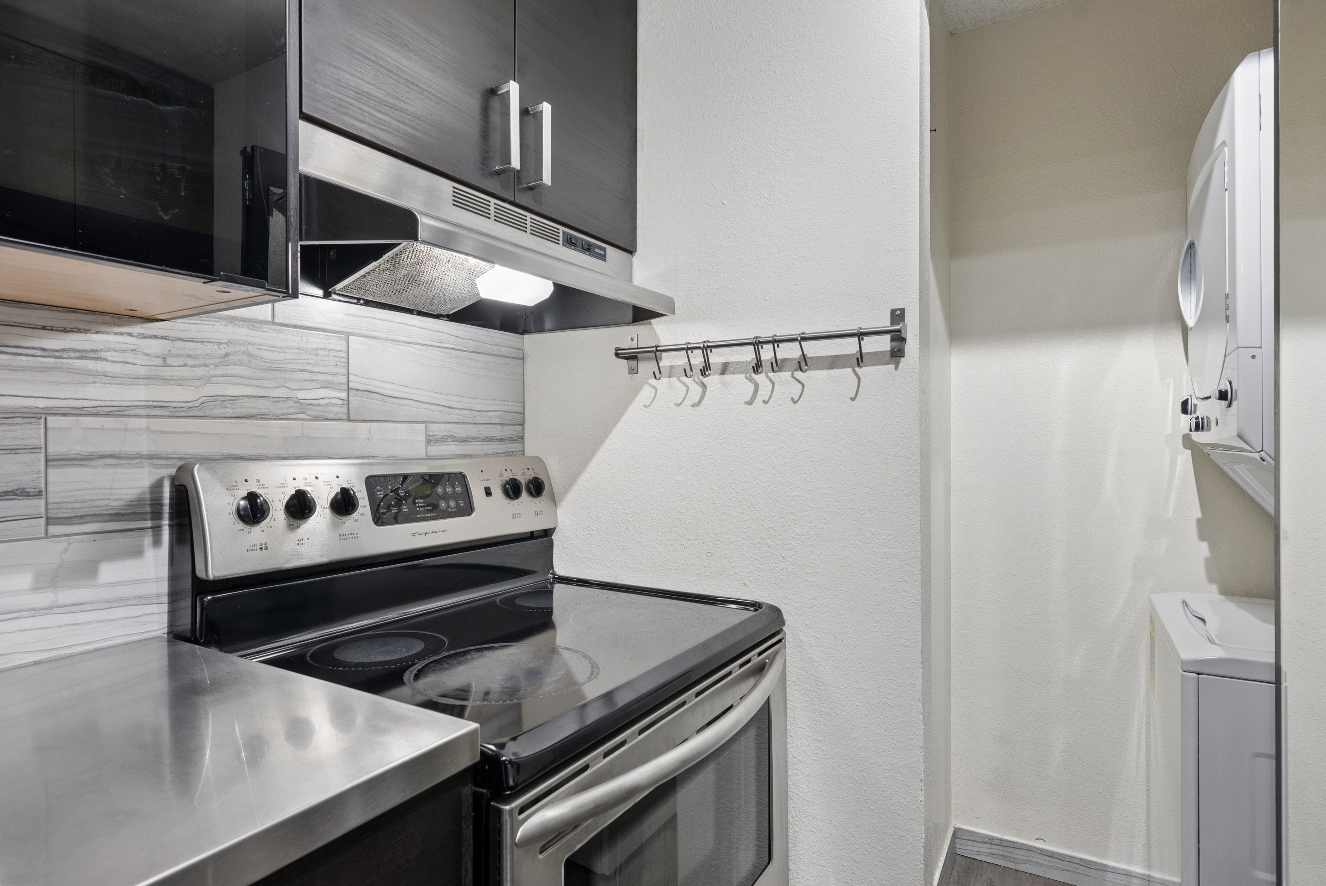  Move-In Ready Condo In Prime Golden Location - 物件實景