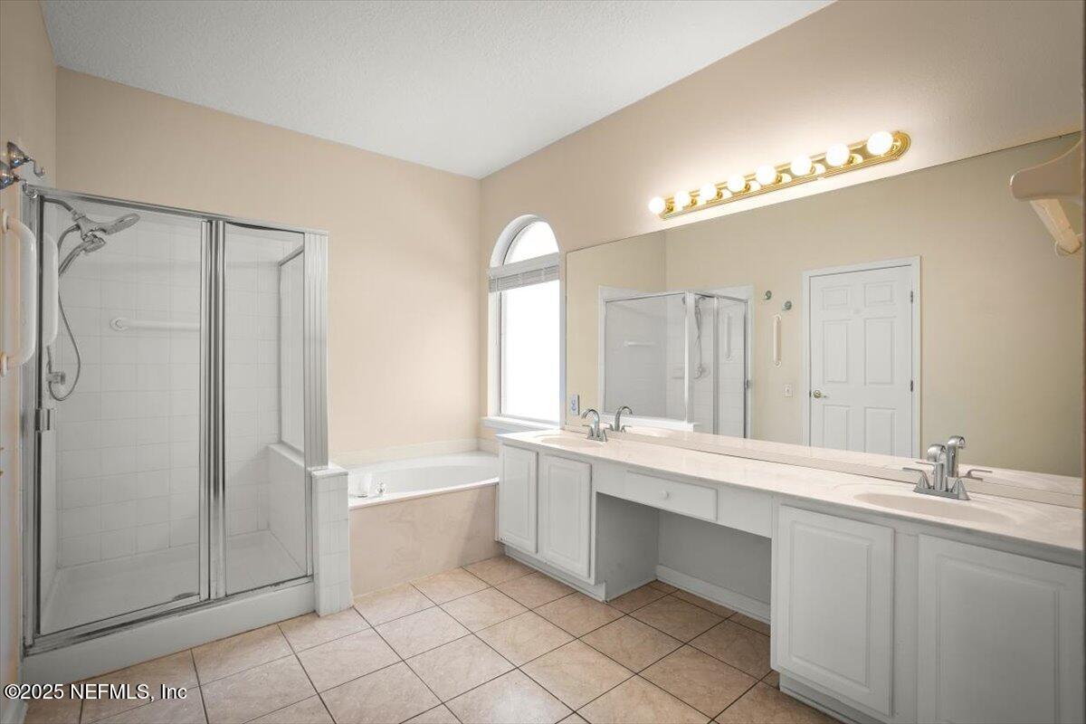 Jacksonville, Florida, 32256, United States, 5 Bedrooms Bedrooms, ,3 BathroomsBathrooms,Residential,For Sale,1975444