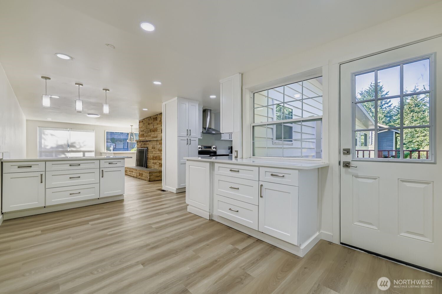 Shoreline, Washington, 98133, United States, 9 Bedrooms Bedrooms, ,1 BathroomBathrooms,Residential,For Sale,1984039