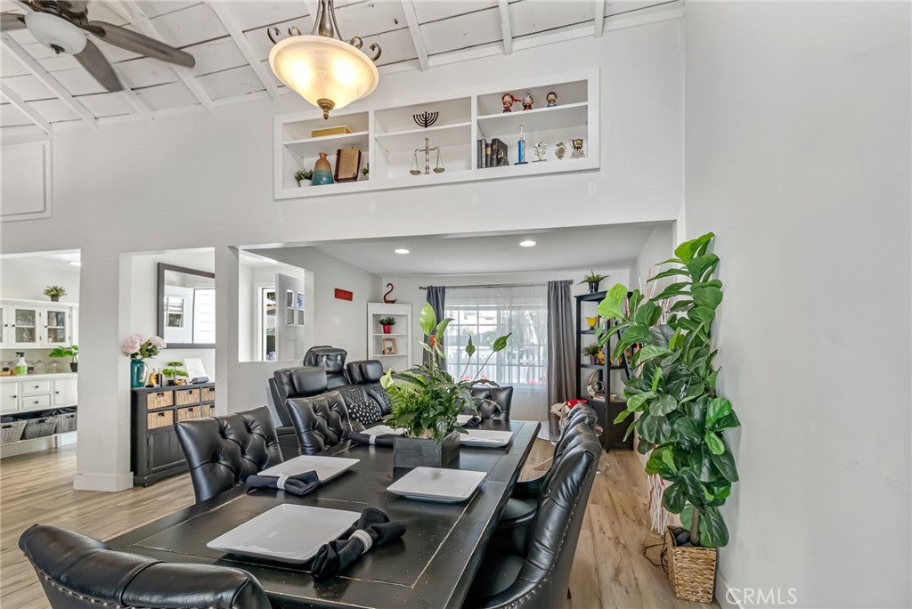 Thousand Oaks, California, 91362, United States, 2 Bedrooms Bedrooms, ,1 BathroomBathrooms,Residential,For Sale,1999225