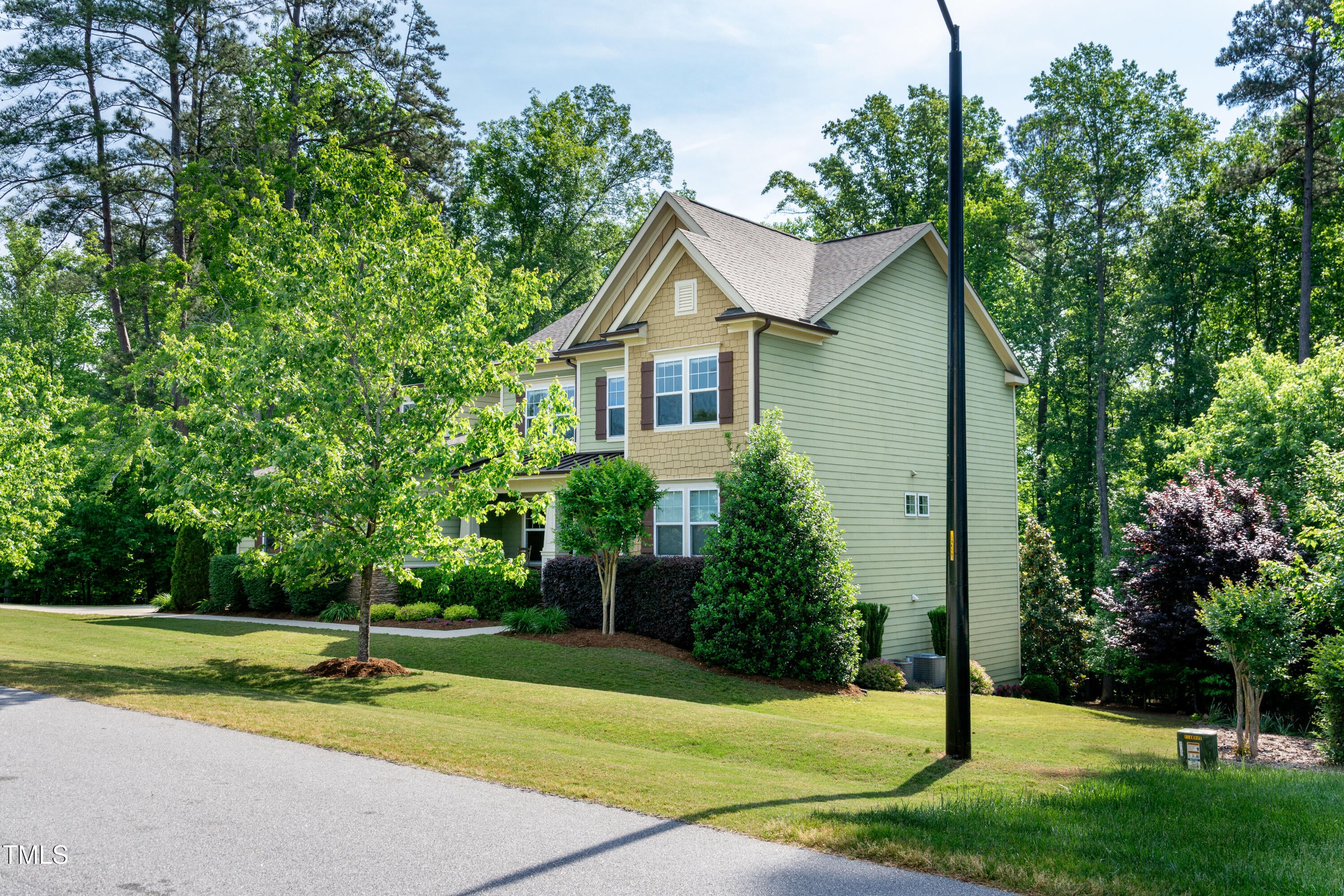 Raleigh, North Carolina, 27606, United States, 4 Bedrooms Bedrooms, ,4 BathroomsBathrooms,Residential,For Sale,1794802