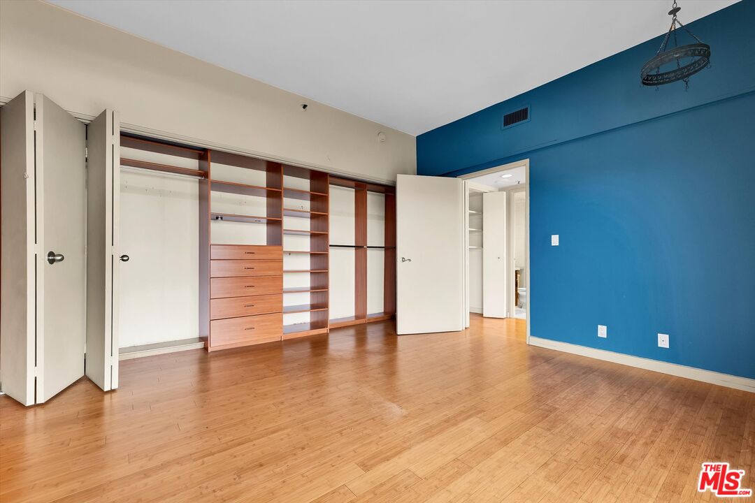 Los Angeles, California, 90024, United States, 2 Bedrooms Bedrooms, ,1 BathroomBathrooms,Residential,For Sale,1998471