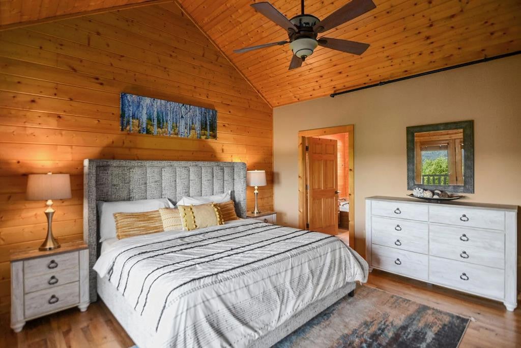 Sevierville, Tennessee, 37862, United States, 3 Bedrooms Bedrooms, ,7 BathroomsBathrooms,Residential,For Sale,1914651