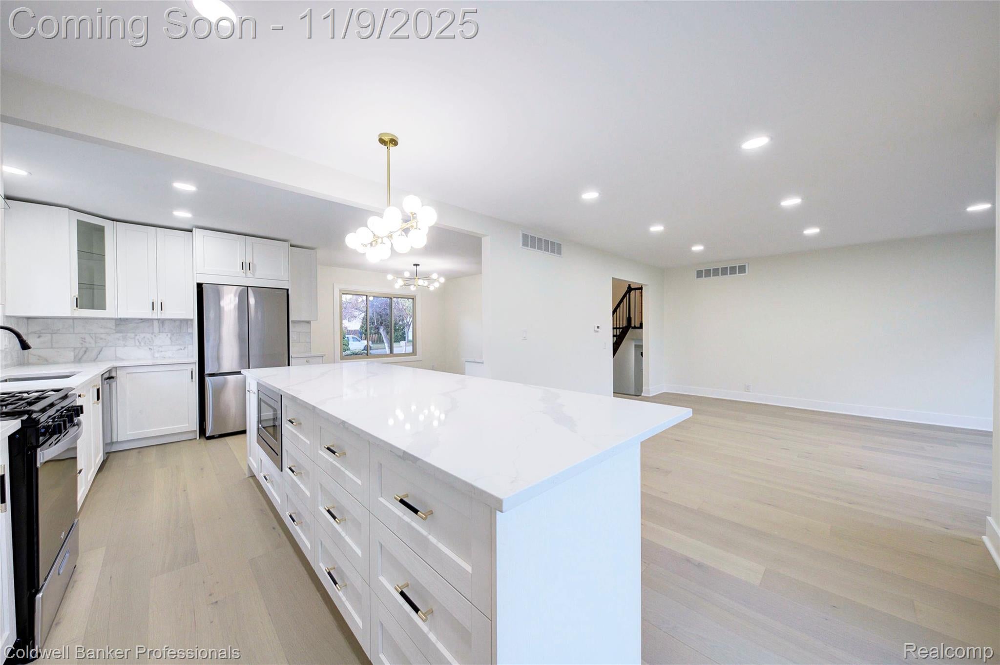 Troy, Michigan, 48085, United States, 4 Bedrooms Bedrooms, ,2 BathroomsBathrooms,Residential,For Sale,1989080