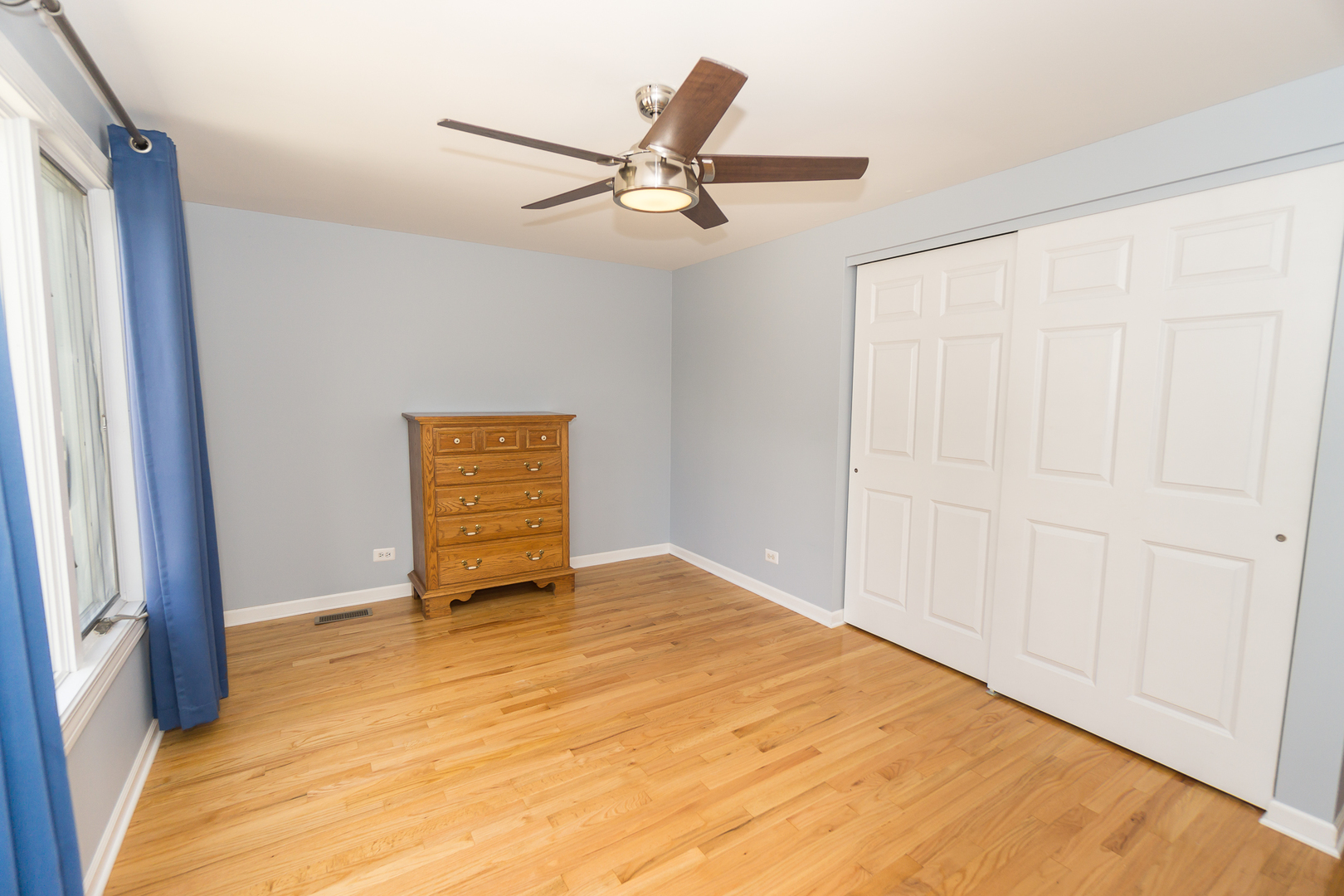 Arlington Heights, Illinois, 60005, United States, 5 Bedrooms Bedrooms, ,3 BathroomsBathrooms,Residential,For Sale,1921058