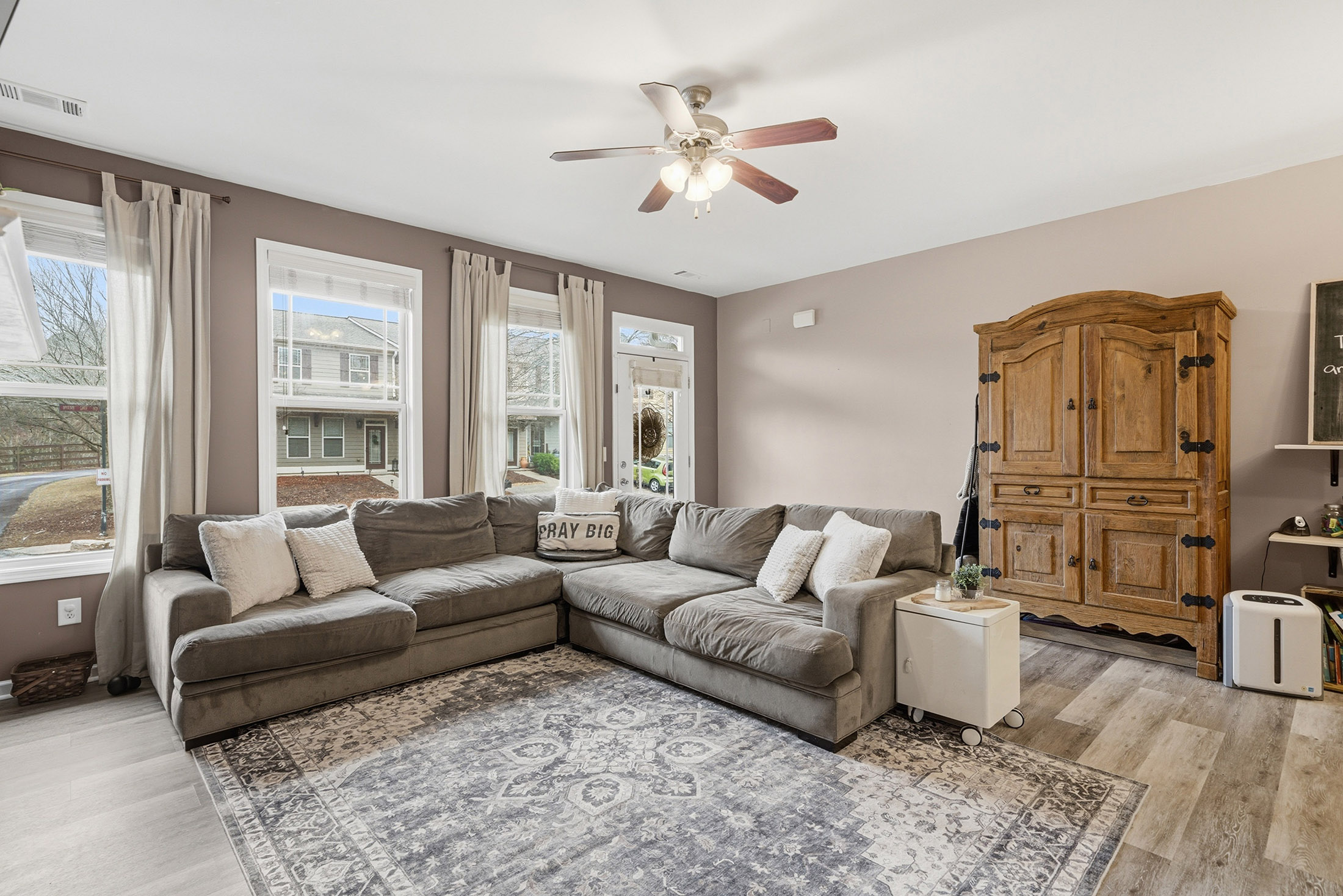  Lovely End-Unit Townhome - 物件實景