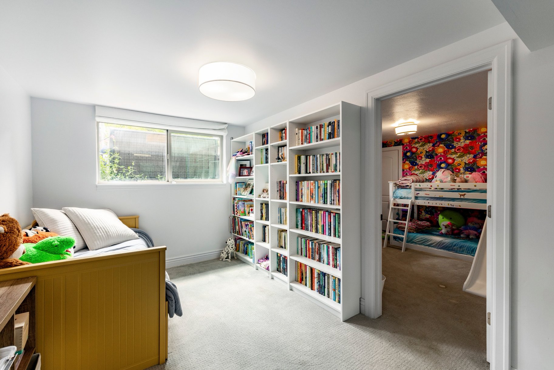  Modernized Millcreek Rambler with Open Living & Private Backyard - 物件實景